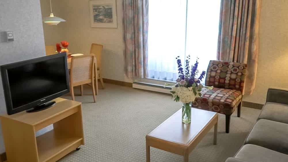 Cartier Place Suite Hotel 2