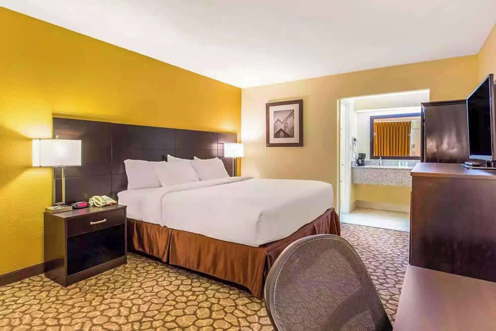Ramada by Wyndham Santee I-95 1