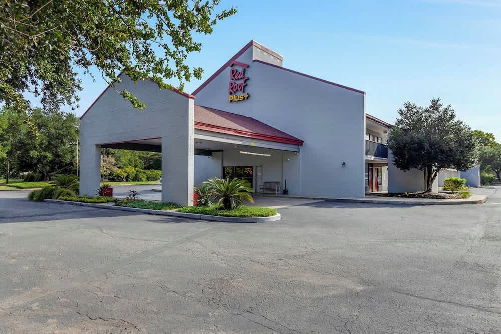 Red Roof Inn PLUS+ Mt Pleasant - Patriots Point 1