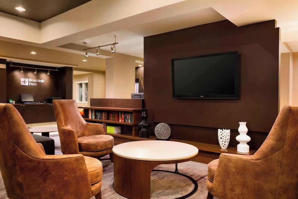 Courtyard by Marriott Champaign 2