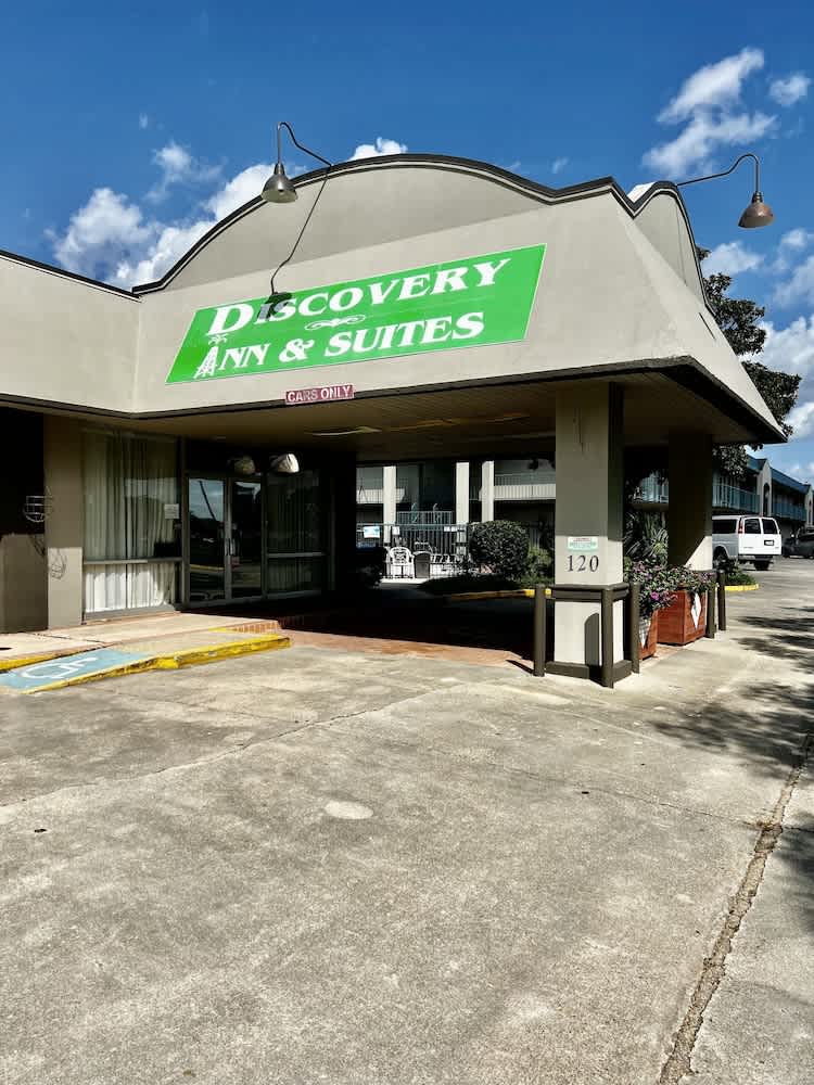 Discovery Inn Lafayette 1