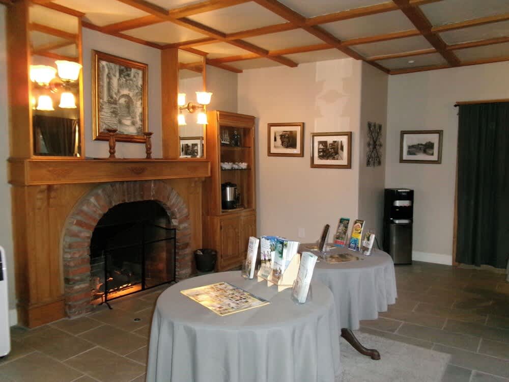 Carmel Wayfarer Inn 2