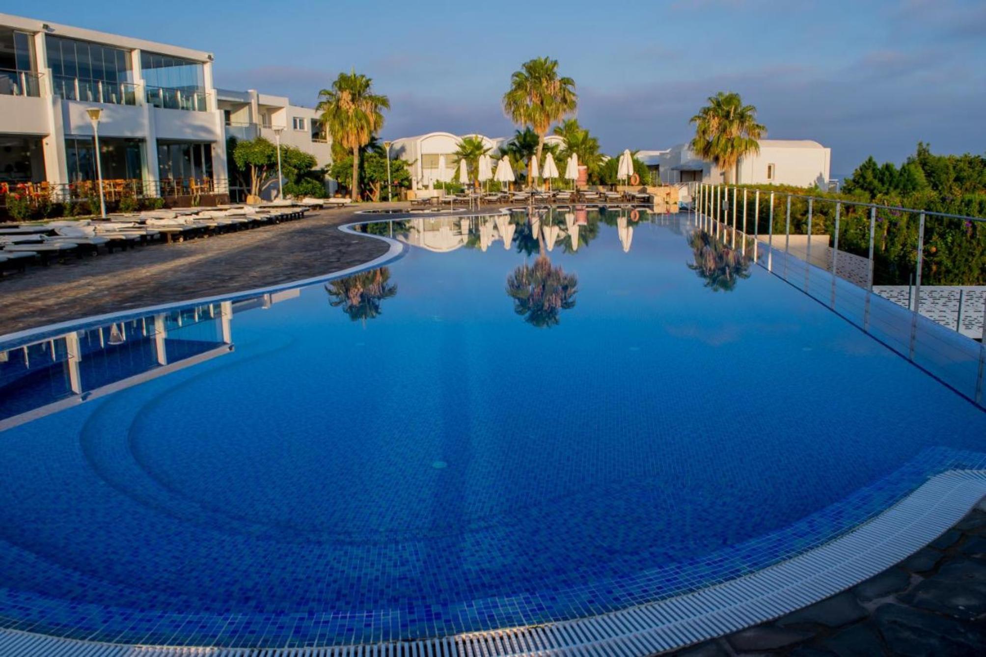 Theo Sunset Bay Hotel 4