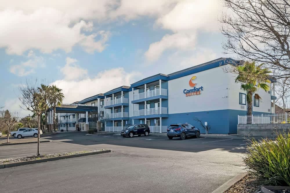 Comfort Suites Red Bluff near I-5 1