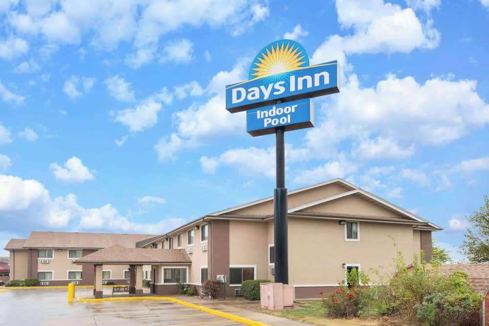 Days Inn by Wyndham Topeka 1