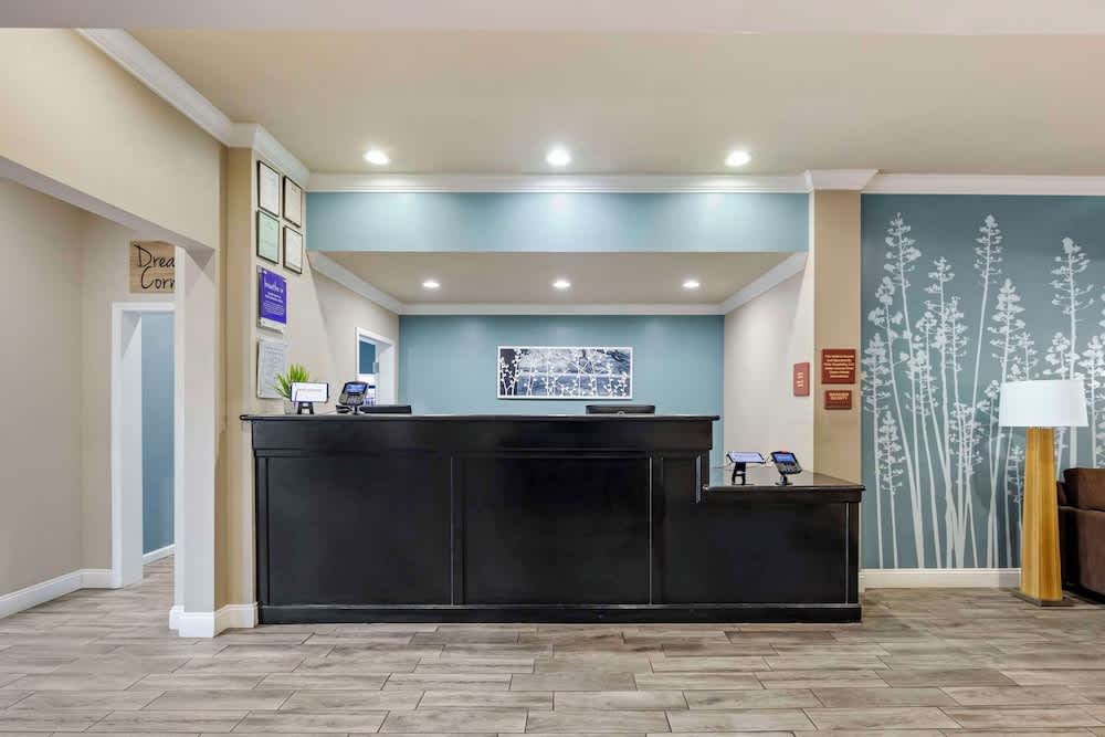Sleep Inn & Suites Huntsville near US Space & Rocket Center 2