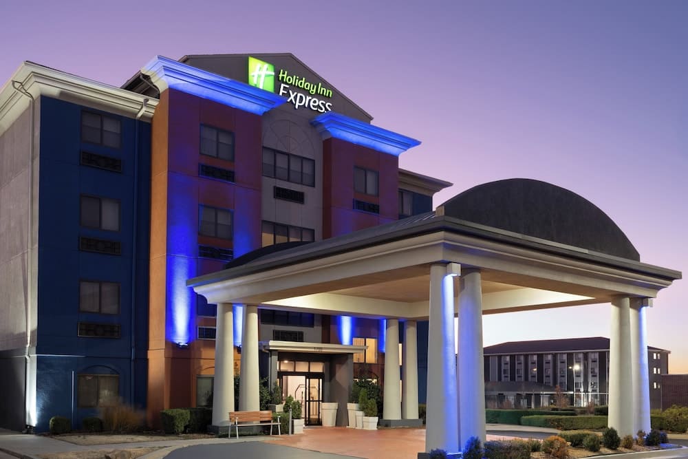 Holiday Inn Express & Suites Midwest by IHG 1