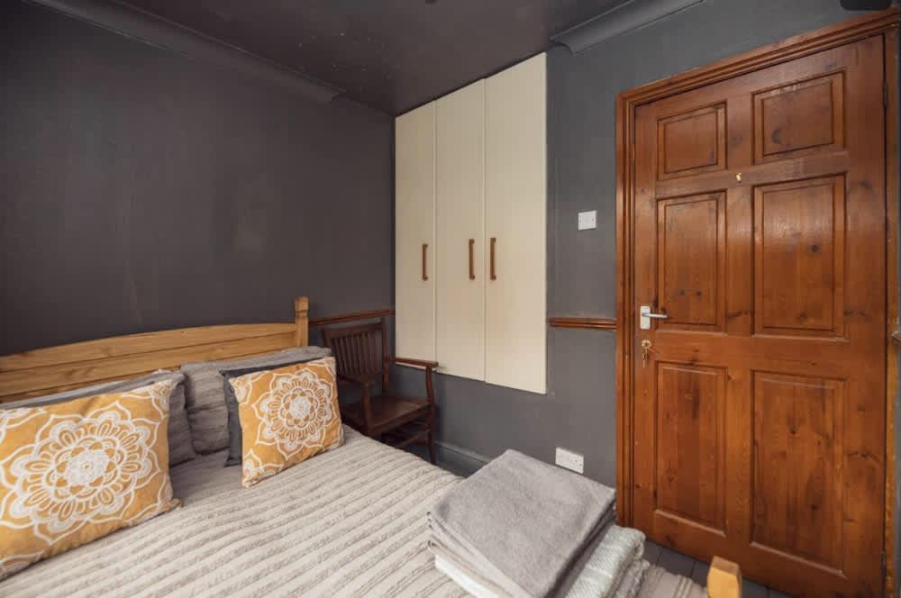 Frankys Place Residence in Leeds 1