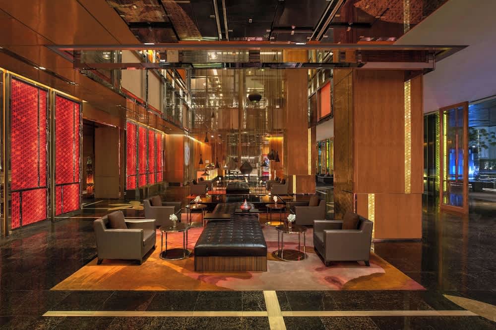 Renaissance Bangkok Ratchaprasong Hotel by Marriott 2