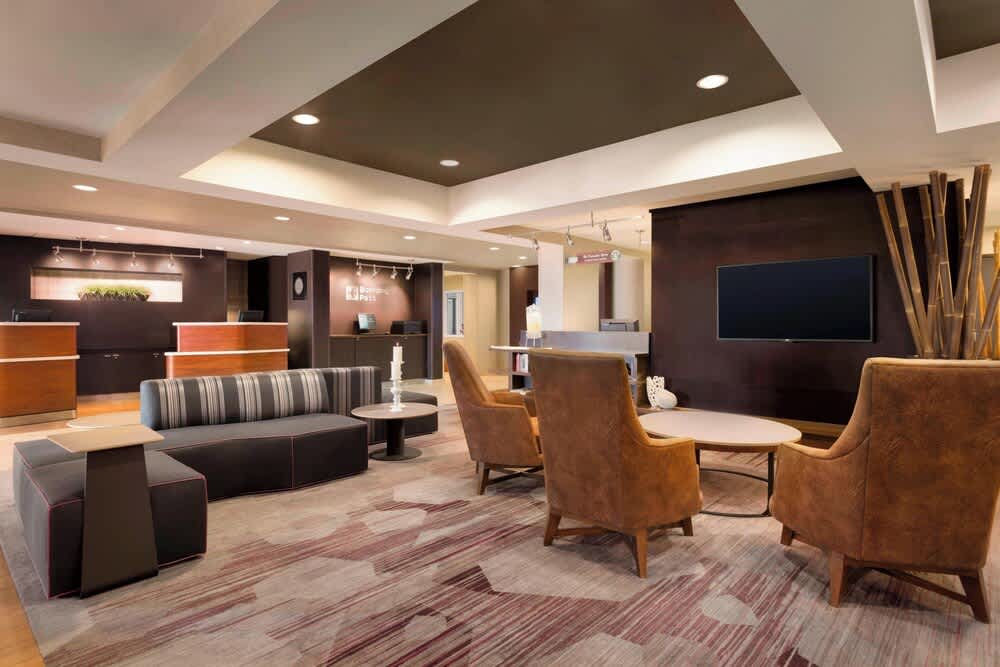 Courtyard by Marriott Bloomington Normal 2