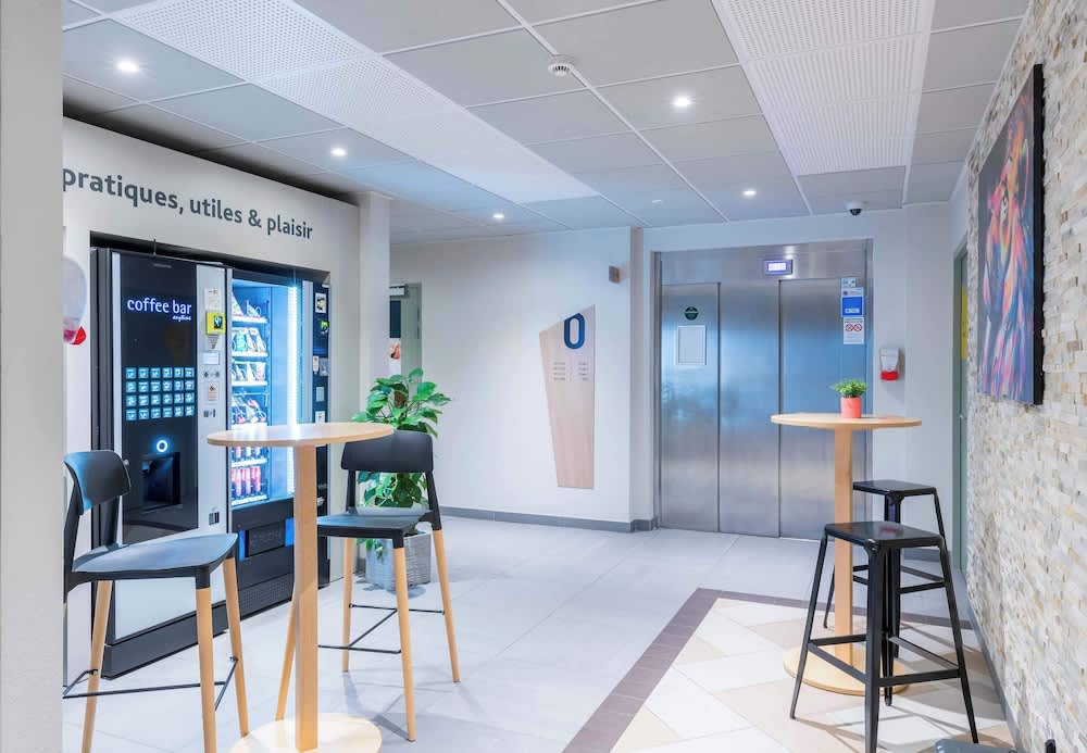 B&B HOTEL Troyes Magasins d'usine 2