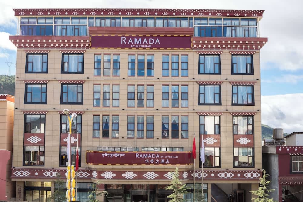 Ramada by Wyndham Diqing 1