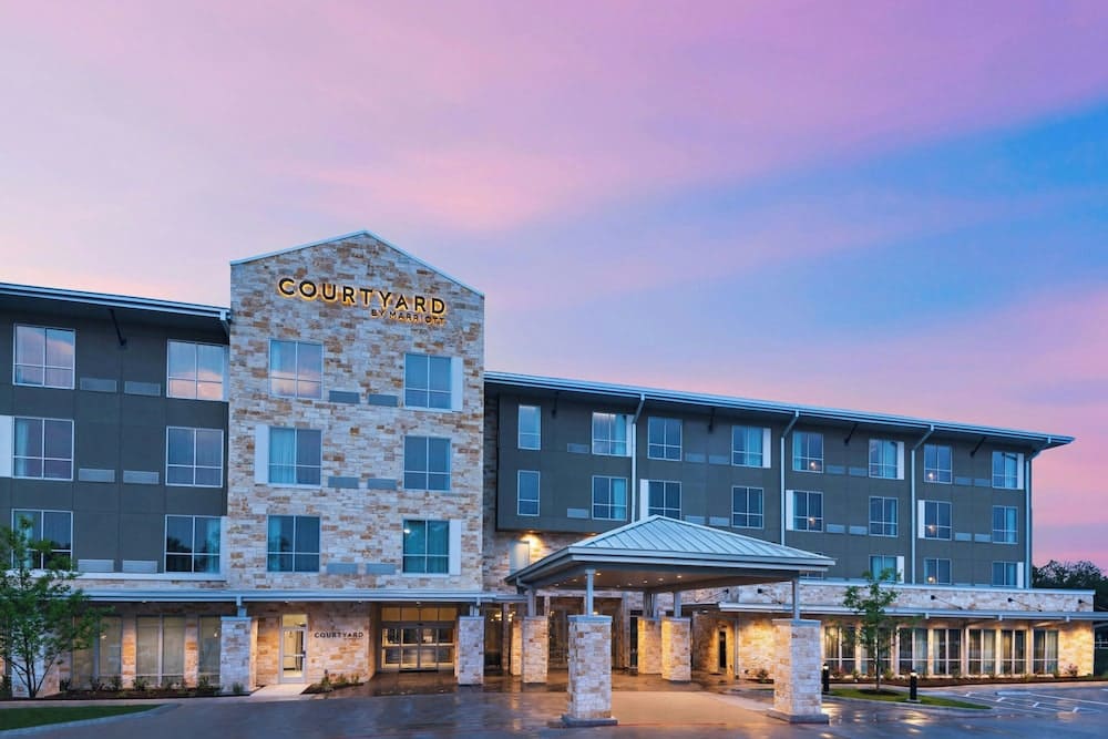 Courtyard by Marriott Austin Dripping Springs 1