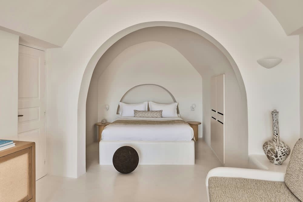 Mystique, a Luxury Collection Hotel, Santorini 3