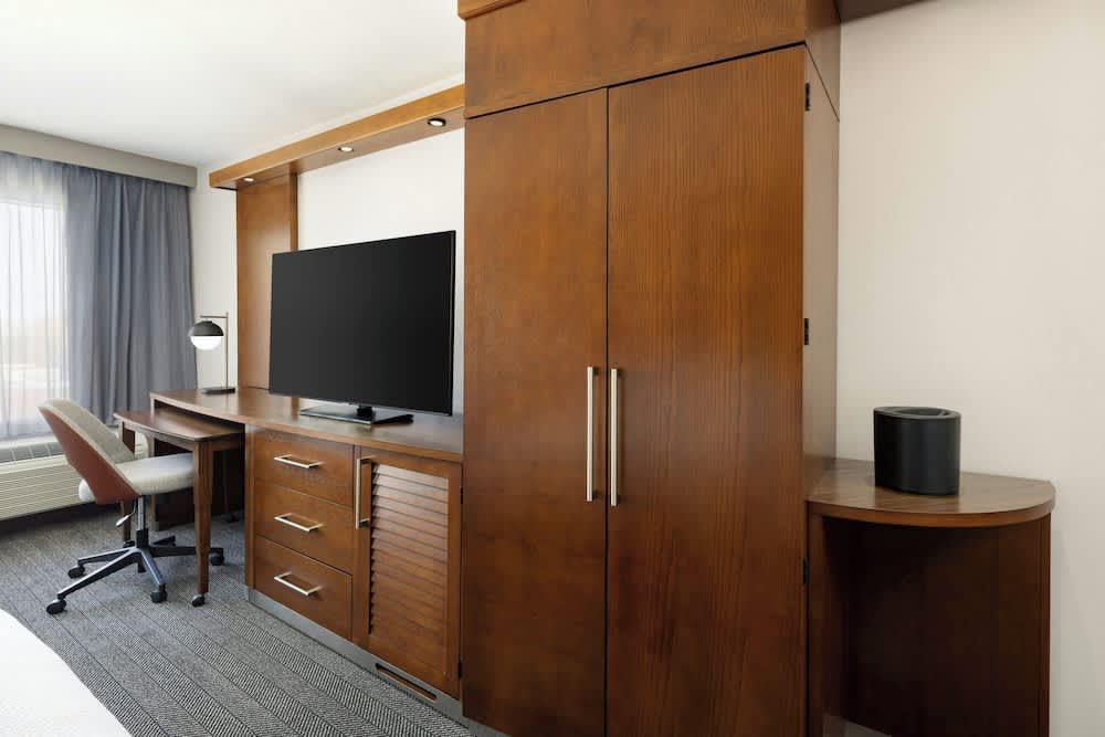 Courtyard by Marriott Los Angeles Woodland Hills 4