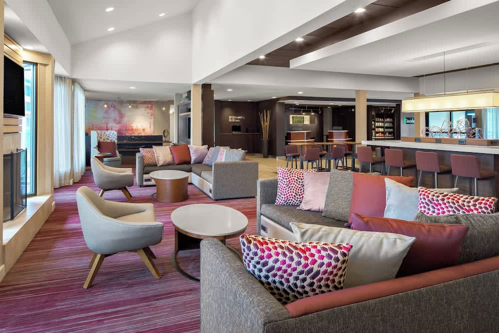 Courtyard by Marriott Pittsburgh Airport 1