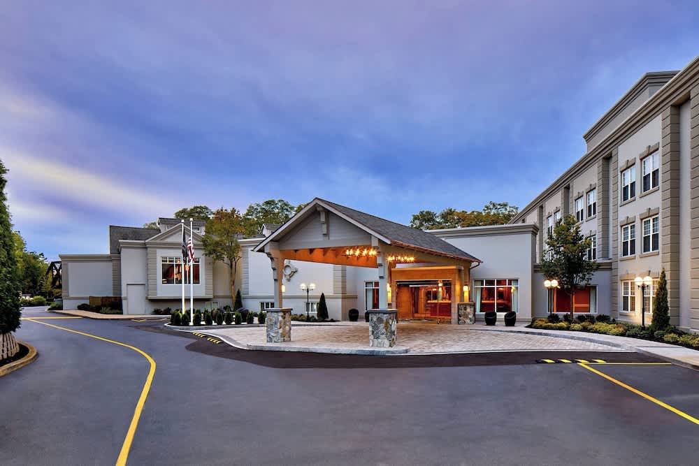 The Del Monte Lodge Renaissance Rochester Hotel & Spa 1