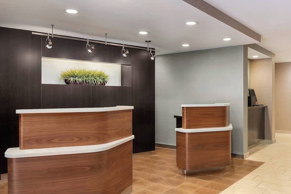 Courtyard by Marriott Dayton North 2
