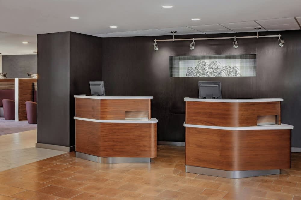 Courtyard by Marriott Greensboro 2