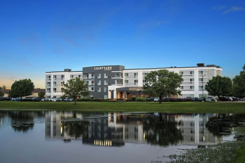 Courtyard by Marriott Evansville East 1
