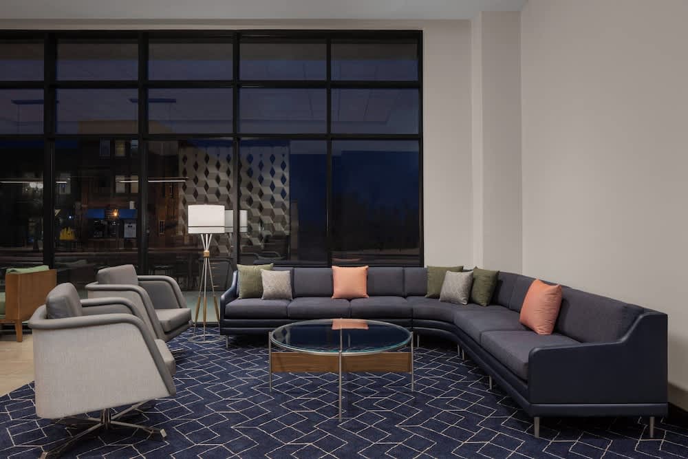 Courtyard by Marriott Lansing Downtown 2