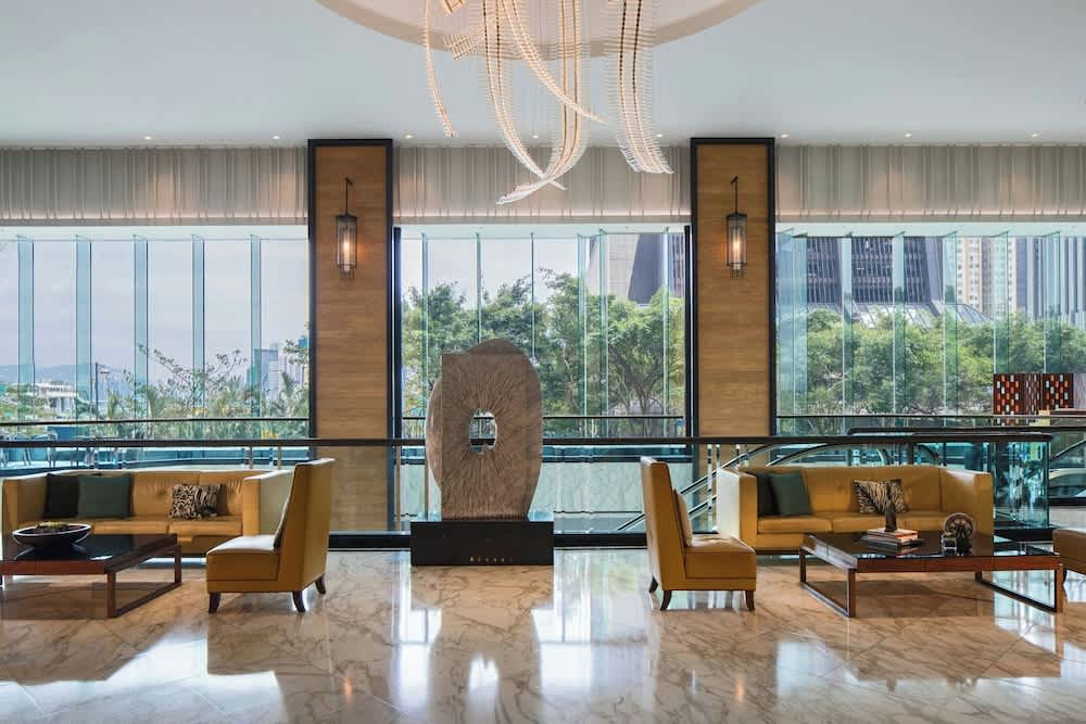 Renaissance Hong Kong Harbour View Hotel 2