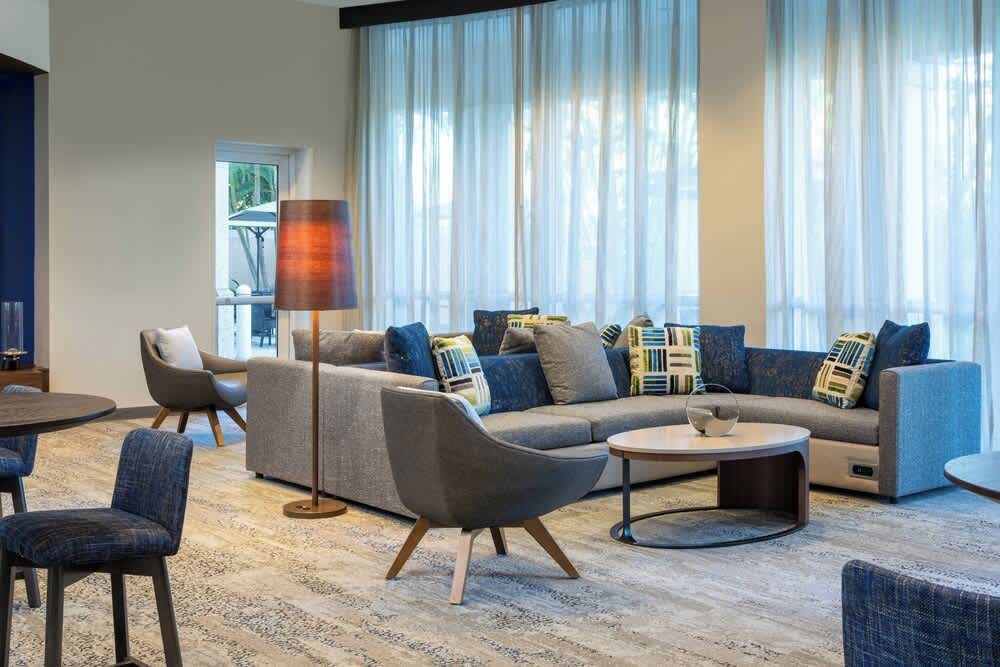 Courtyard by Marriott Fort Lauderdale Airport & Cruise Port 2