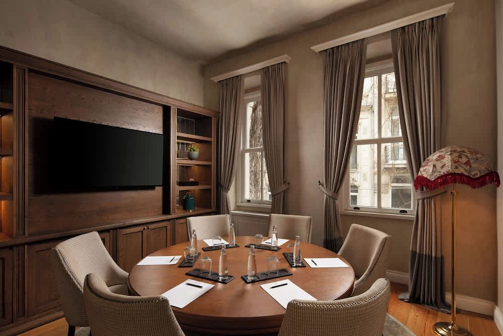 Adahan DeCamondo Pera, Autograph Collection 3