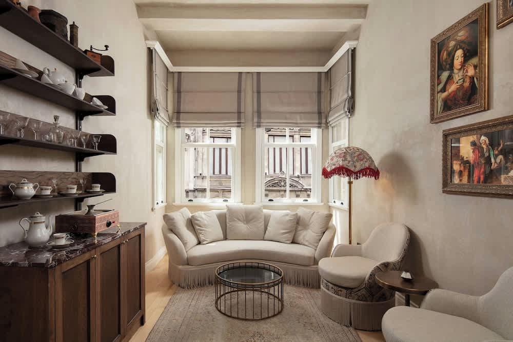 Adahan DeCamondo Pera, Autograph Collection 5