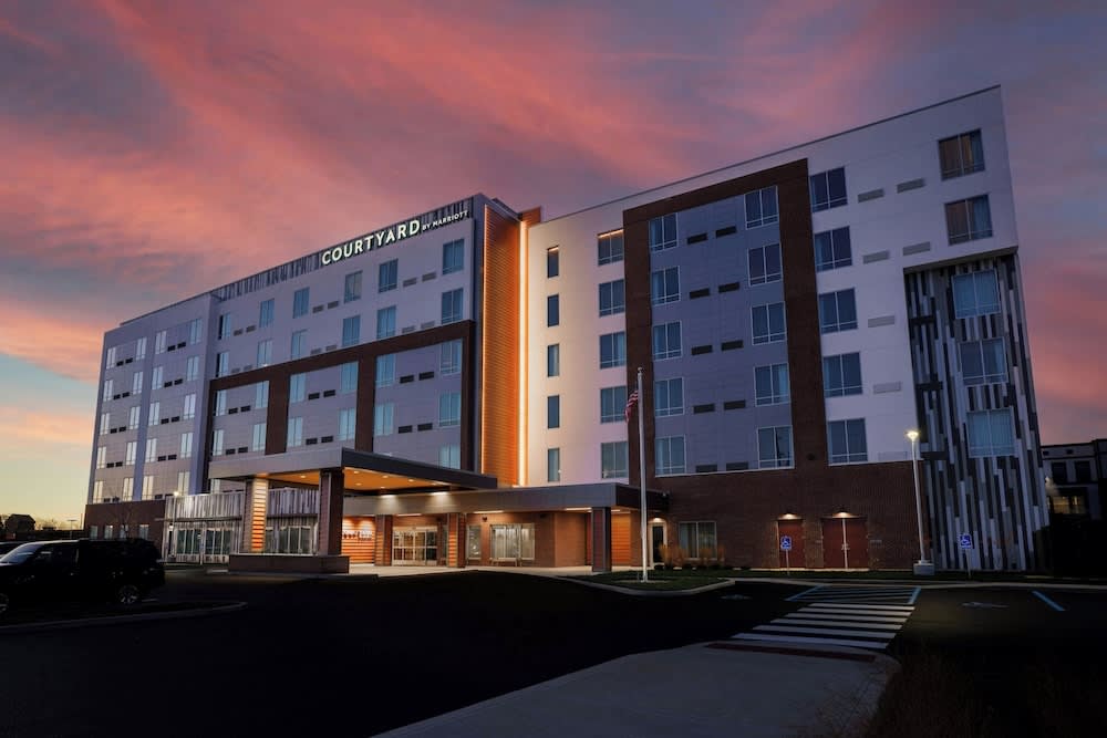 Courtyard by Marriott Indianapolis Fishers 1