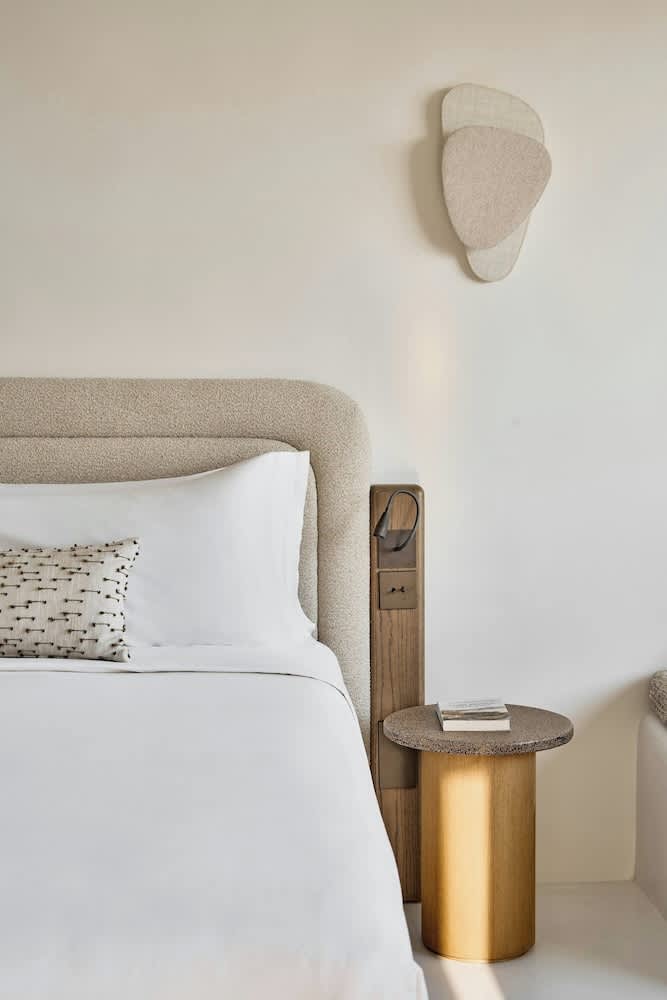 Mystique, a Luxury Collection Hotel, Santorini 4