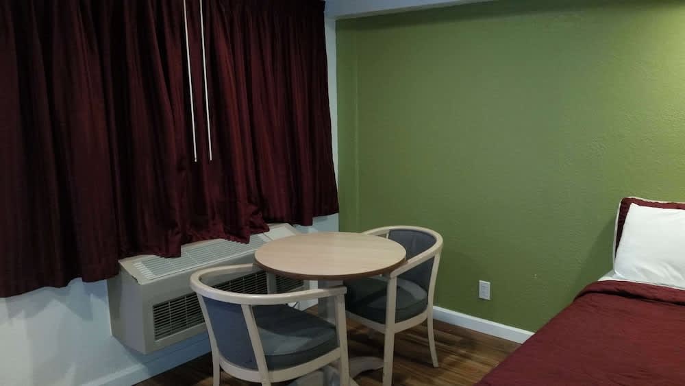 Rodeway Inn Civic Center 5