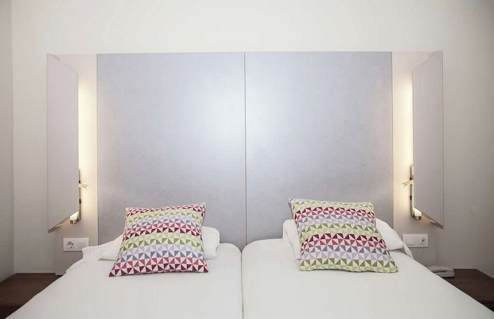 Travelodge BCN Cornella Fira 4