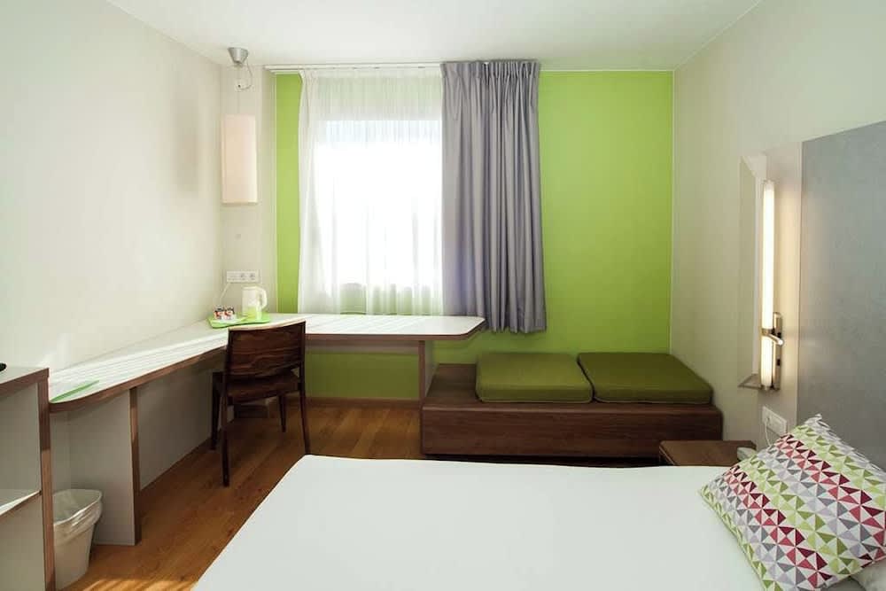 Travelodge BCN Cornella Fira 5