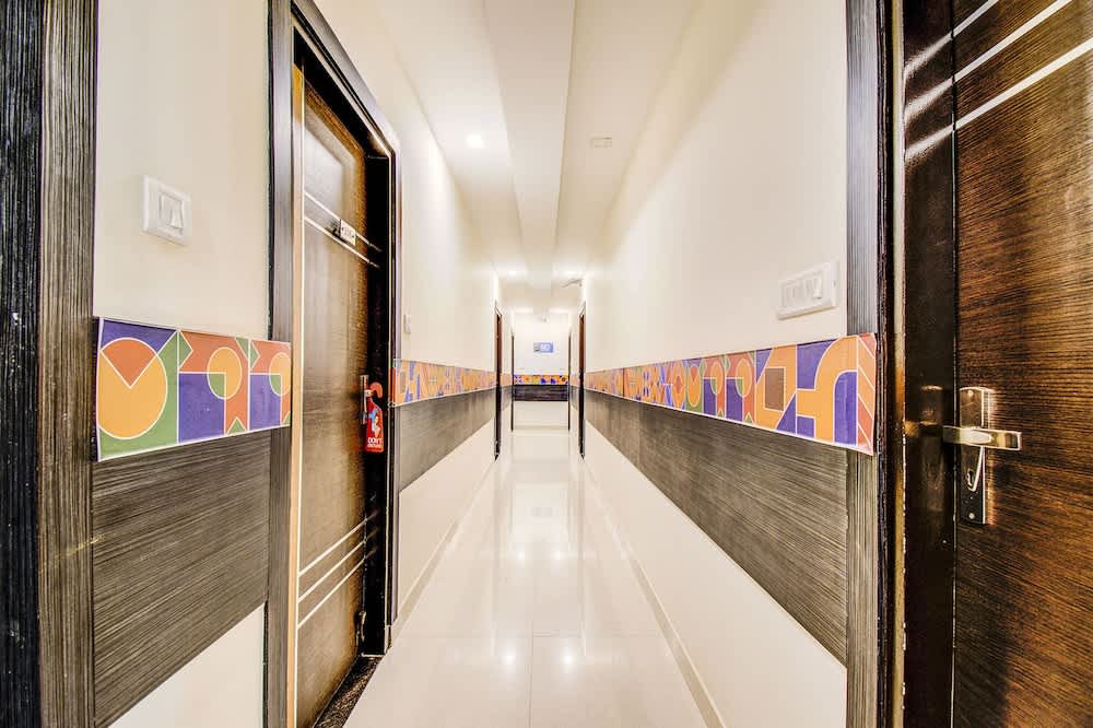 FabHotel Corporate Crown - Nr Jyoti Nivas University 2