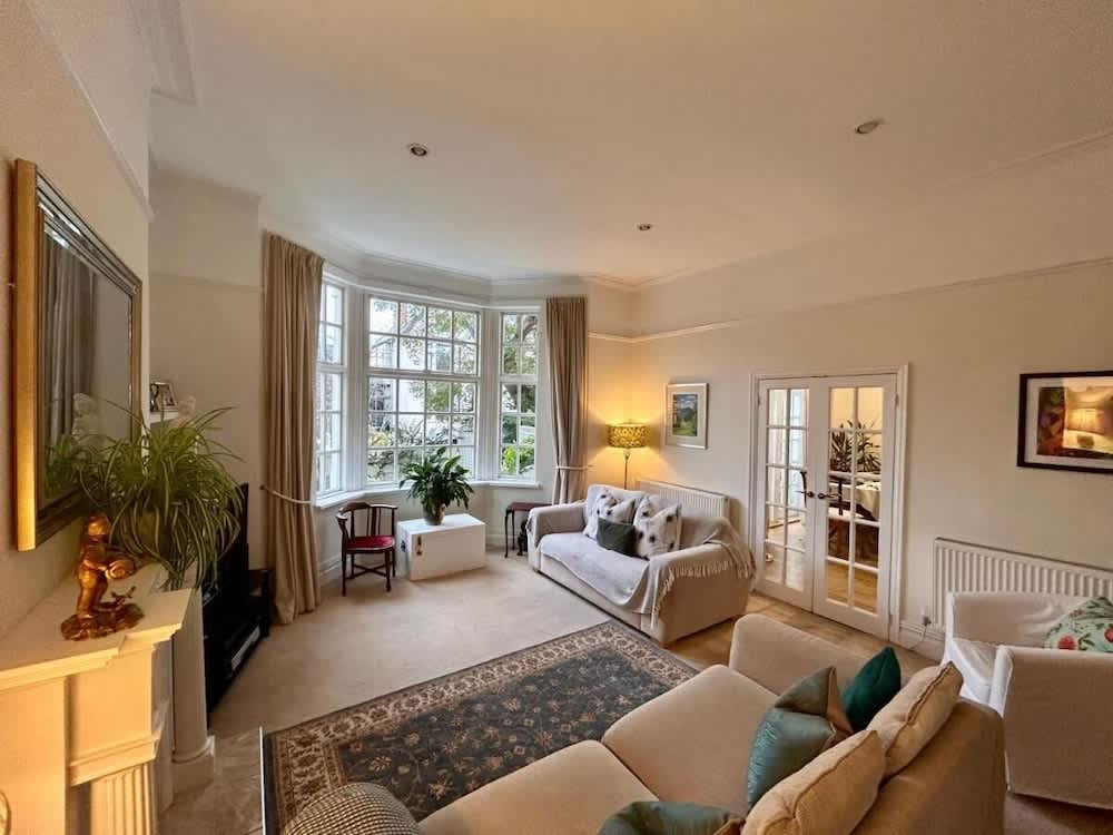 Holland House 2