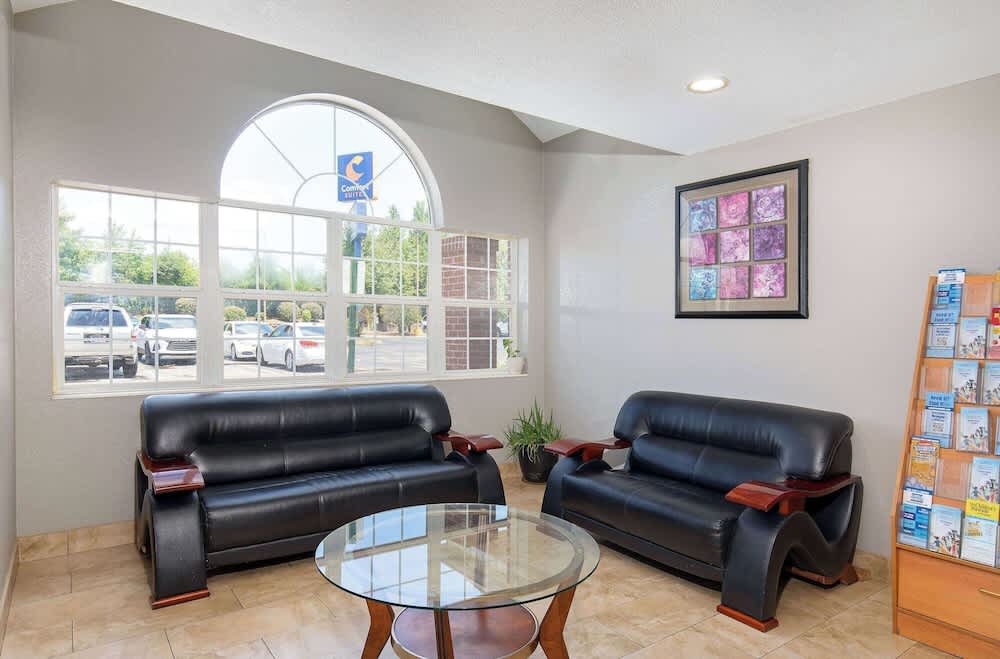 Microtel Inn & Suites by Wyndham Cordova Memphis I-40 East 2