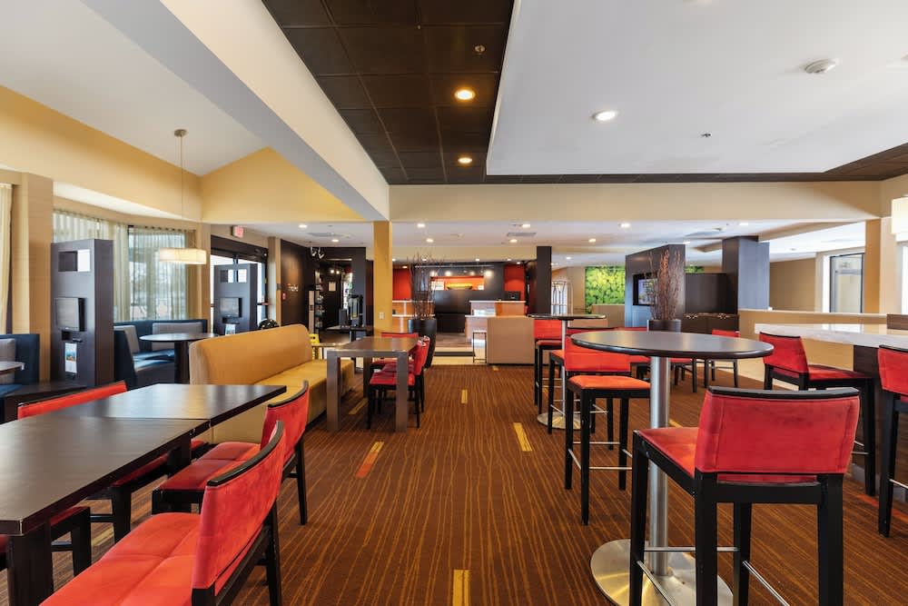 Courtyard Toledo Airport Holland 5