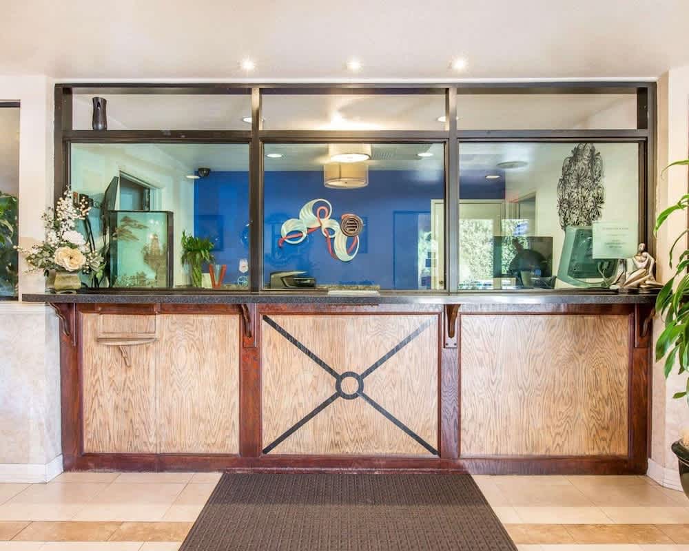 Rodeway Inn & Suites Colton-Riverside 4