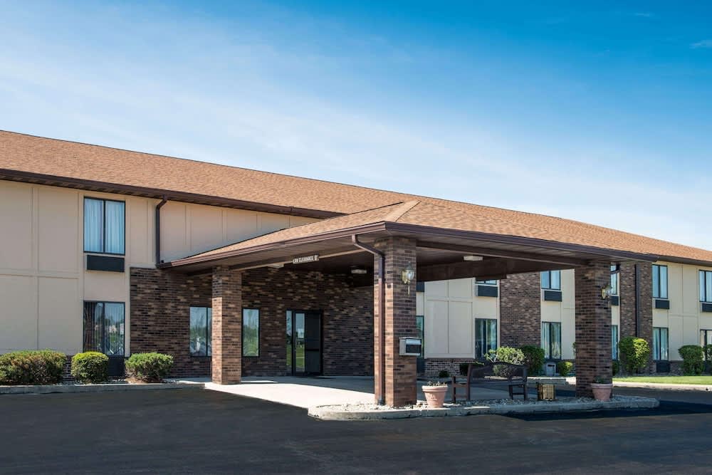 Days Inn by Wyndham Pontoon Beach 1