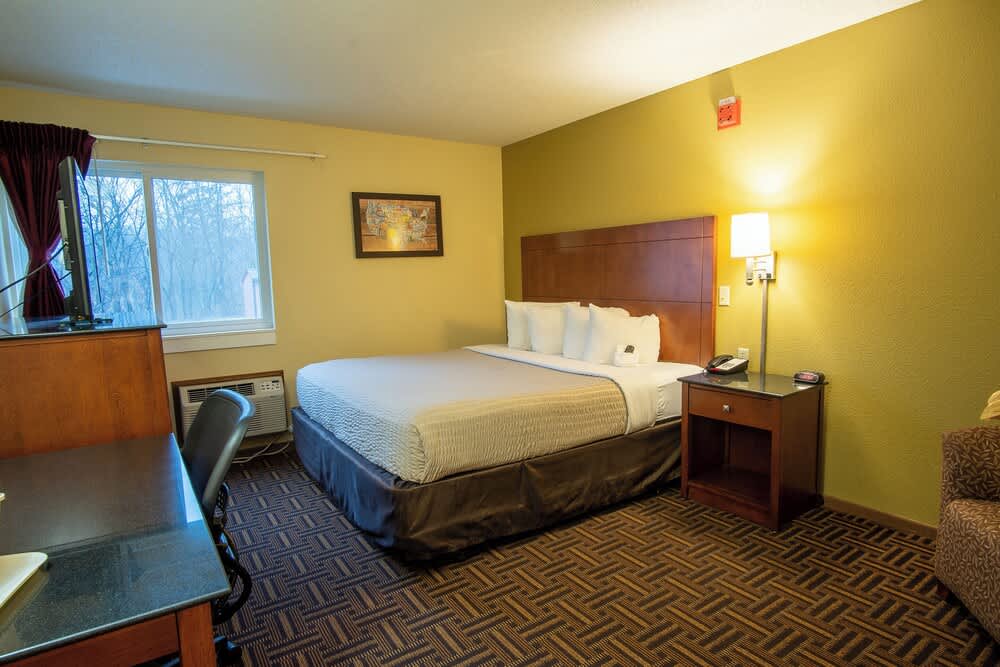 Coratel Inn and Suites By Jasper River Falls 5