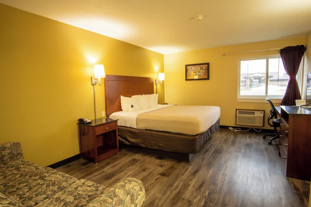 Coratel Inn and Suites By Jasper River Falls 4