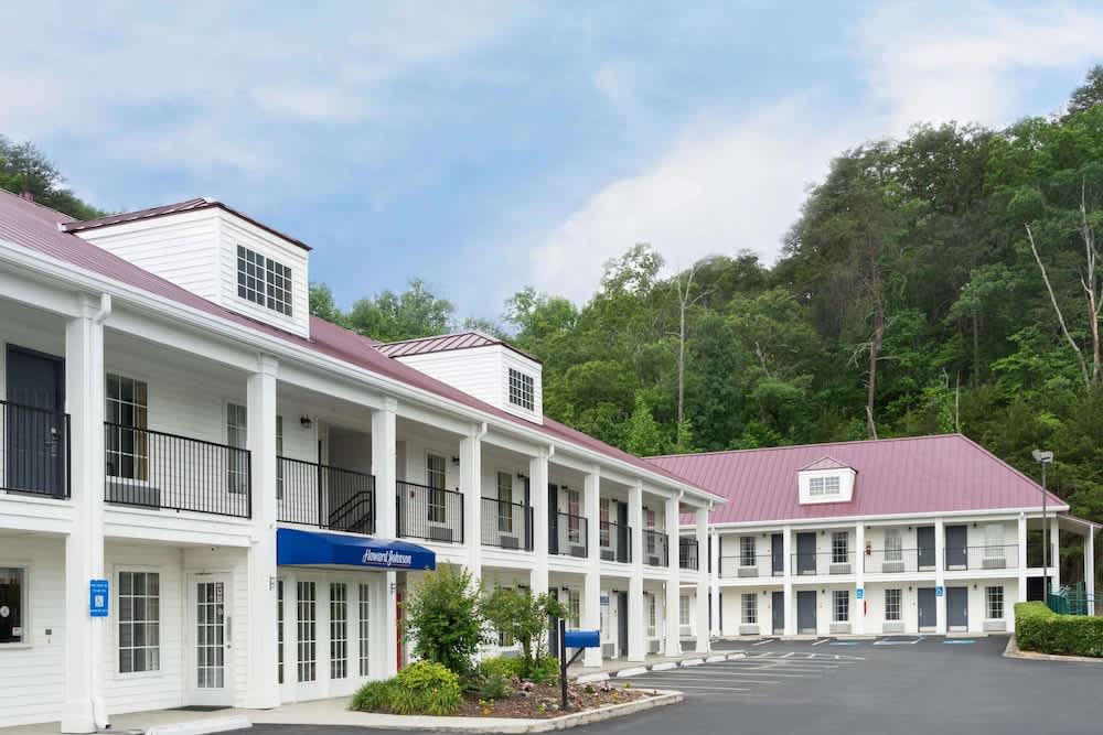 Howard Johnson by Wyndham Dalton 1