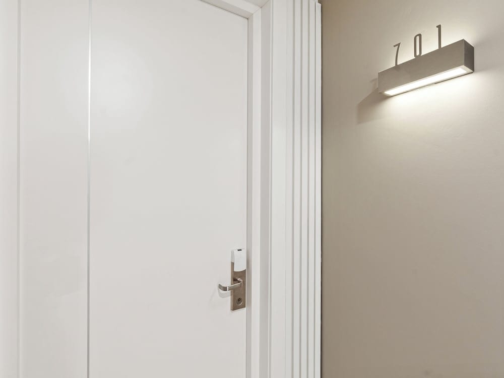 B1401 - Fourteen at Mullet Bay, Luxurious and Cosy 2bed apartment with the sea view 3