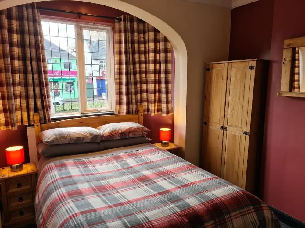 Tudor Lodge Hotel 2