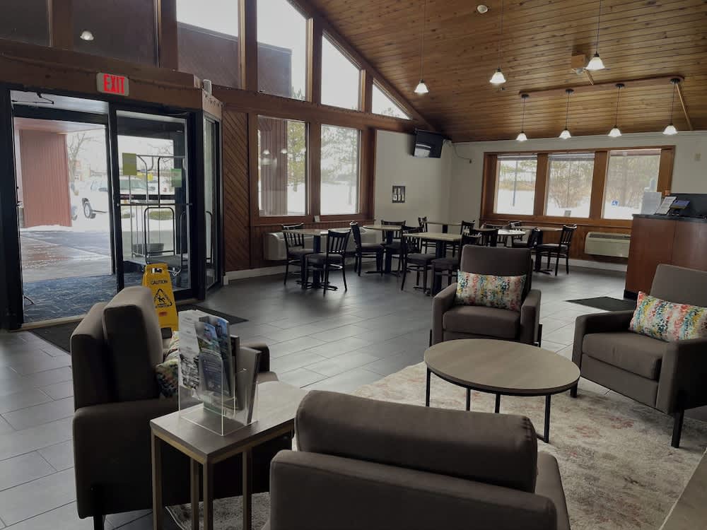 Comfort Inn & Suites Syracuse-Carrier Circle 4