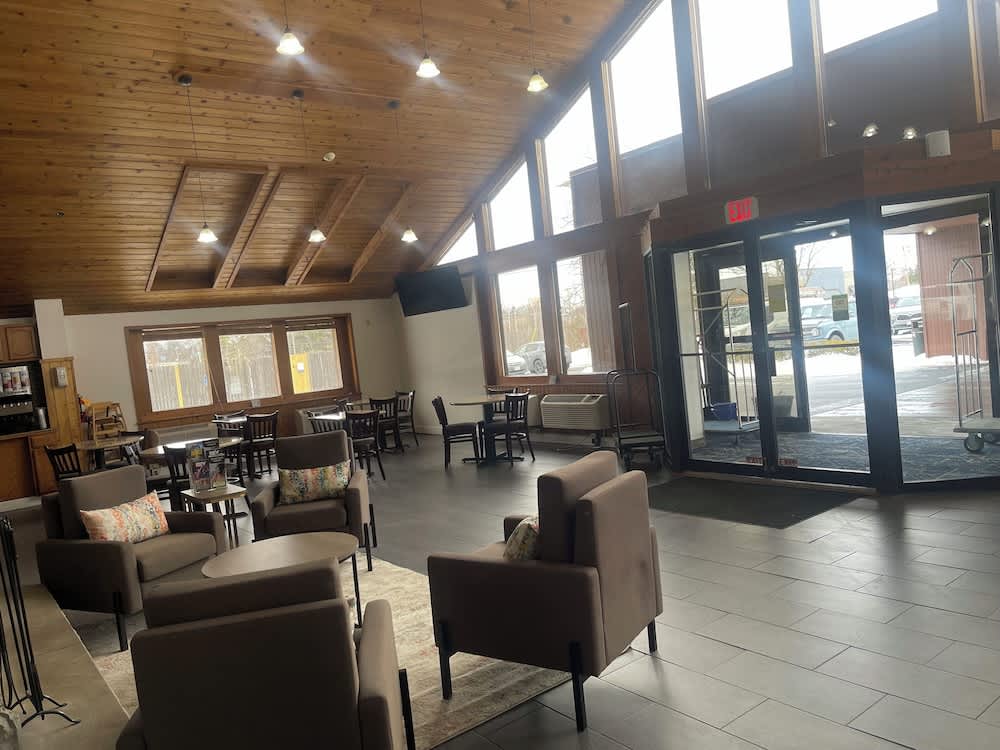 Comfort Inn & Suites Syracuse-Carrier Circle 2