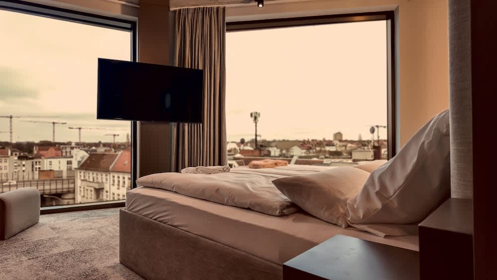 Bellman Hotel 2