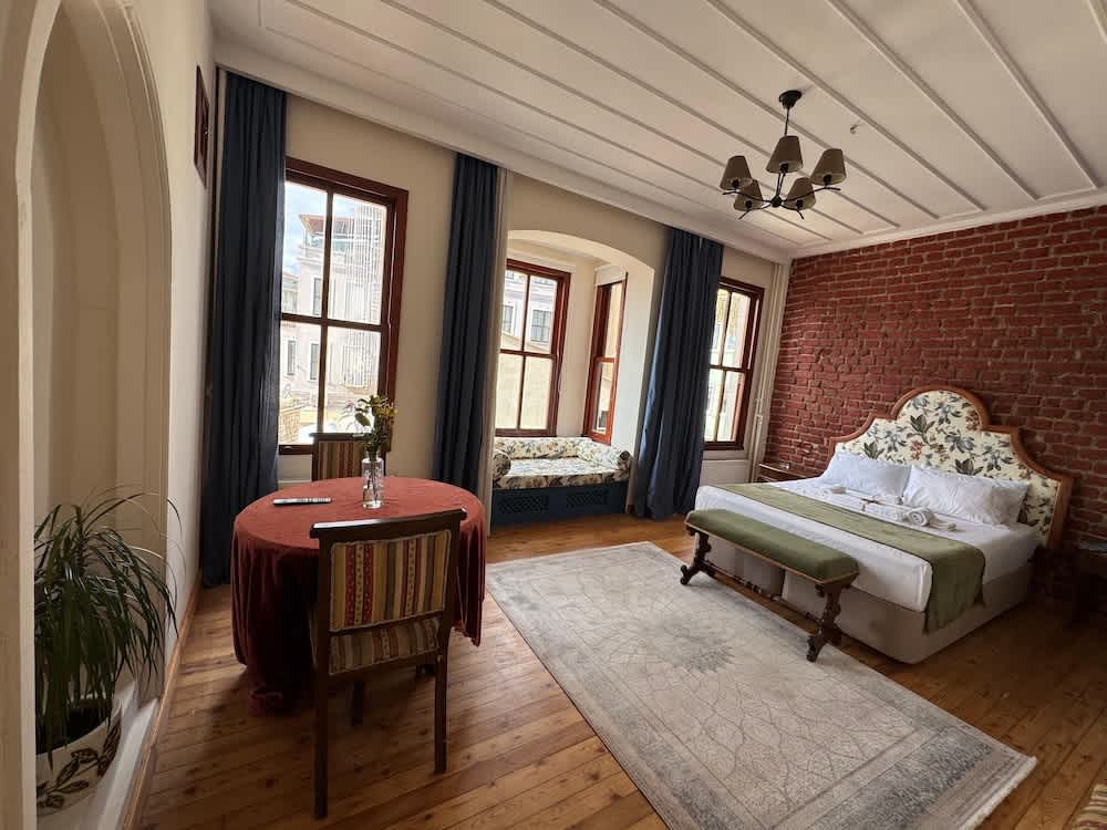 Levant Pension de Luxe 2