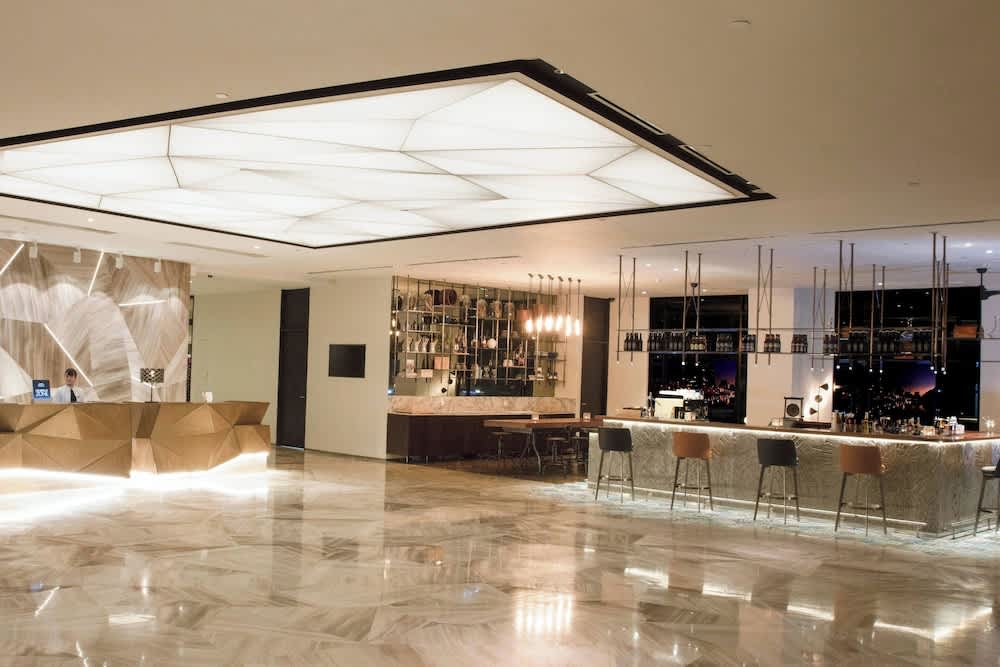 Renaissance Riverside Hotel Saigon 2